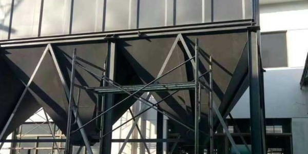 布袋除塵器的箱體遇到腐蝕煙氣怎么辦？15年老廠耀先環(huán)境幫您處理！